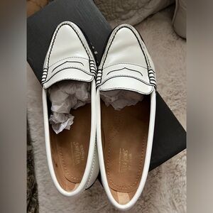 Bass Weejun Loafer Size 5.5 white leather.